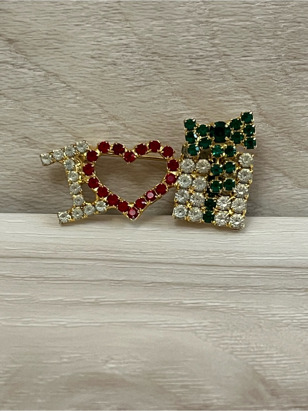 HTF VTG Rhinestone Christmas Pin Brooch I Love Gifts Presents